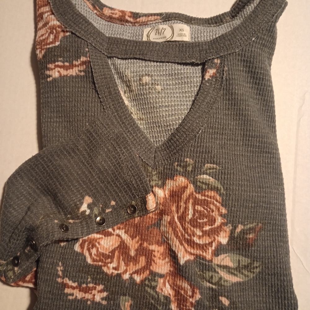 Maurices Floral V-neck Waffle Knit Long Sleeve Size XS